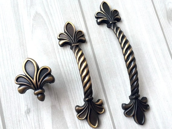 blue kitchen cabinet pulls