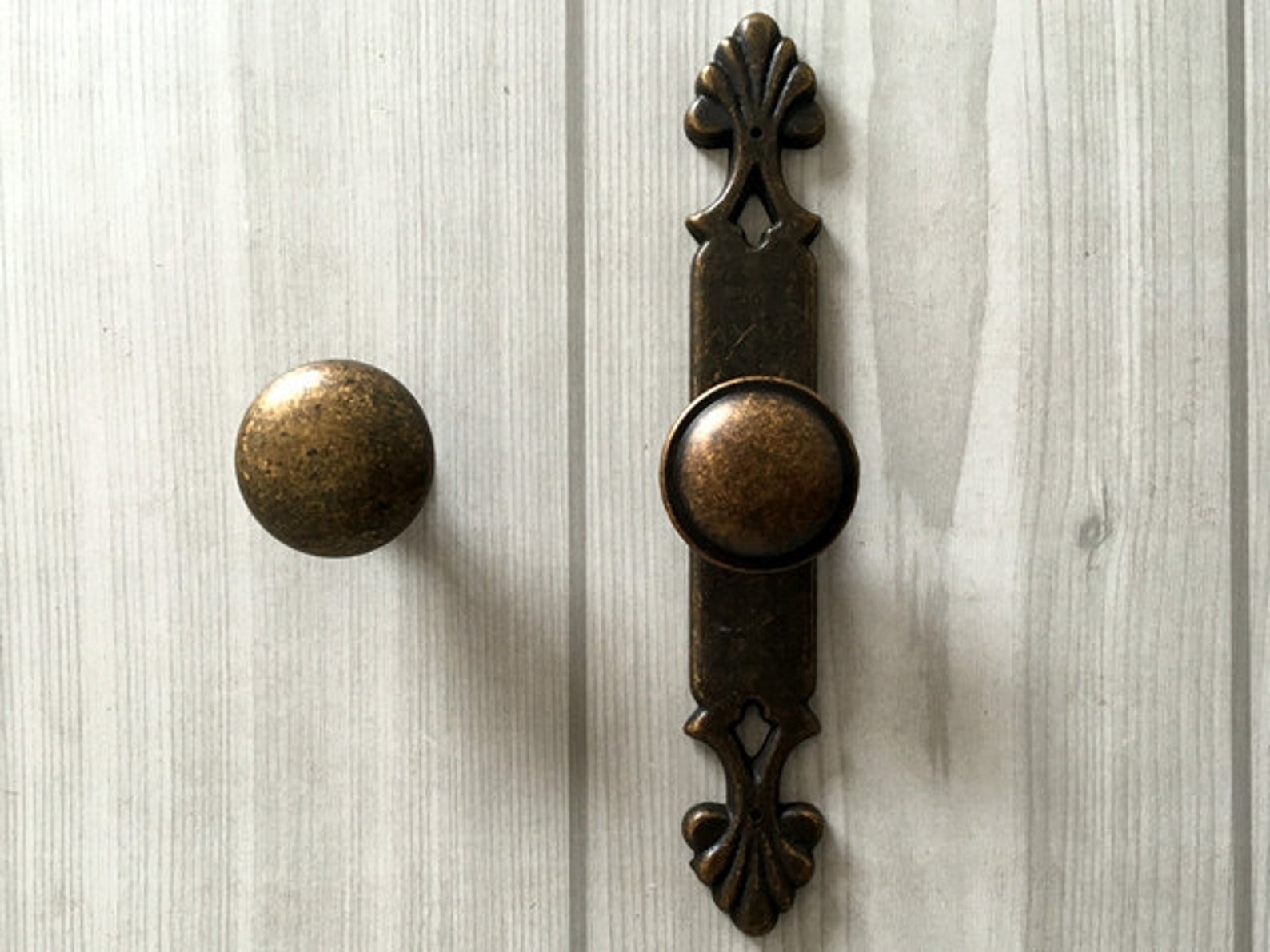 The Art Of Hardware: Choosing Doorknobs And Handles For Interior Doors