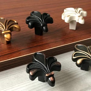 Flor de lis puxadores de gaveta puxadores de gaveta puxadores de gaveta país francês botão de armário branco creme ouro bronze bronze preto lynns ferragem