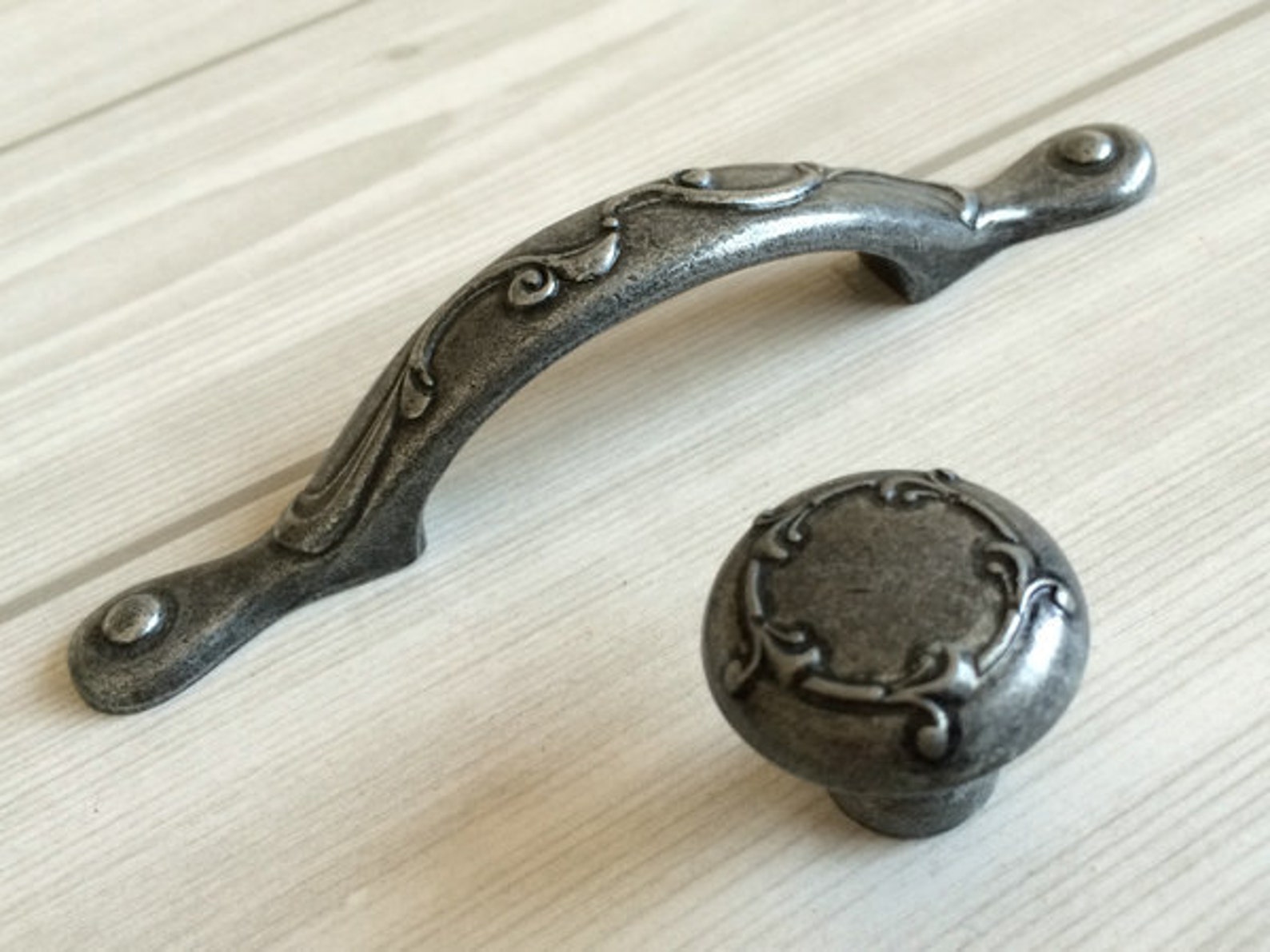 Купить ручки для ящика. Ручки Dresser Drawer knobs Pulls Handles. Ручка старинное серебро 083 *128 кнопка. Ручки для комода. Старинные ручки для комода.