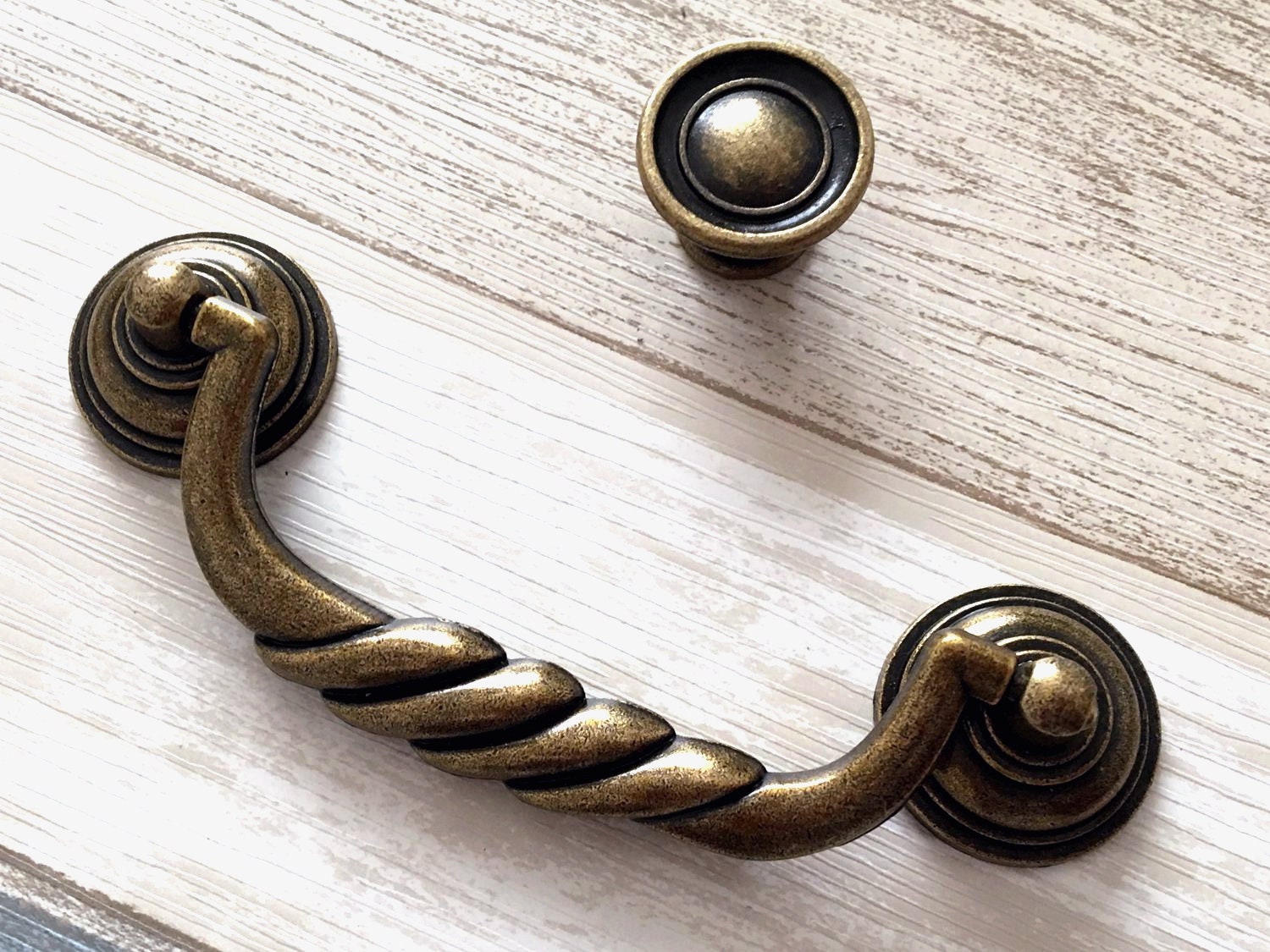 Dresser Drawer Pulls -  Canada