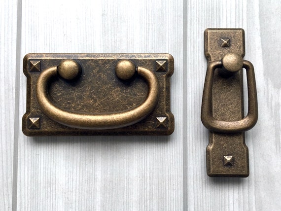 Arts and Crafts 3-1/2 in. H x 1 in. Windover Antique Knob Backplate Arts and Crafts 3-1/2 in. H x 1 in. Windover Antique Knob Backplate
