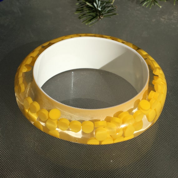 Vintage Lucite Confetti Bangle Bracelet - image 5