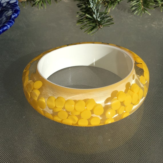 Vintage Lucite Confetti Bangle Bracelet - image 4