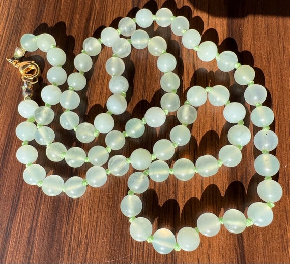 Luminous  “New Jade” Serpentine Bead Necklace tha… - image 1