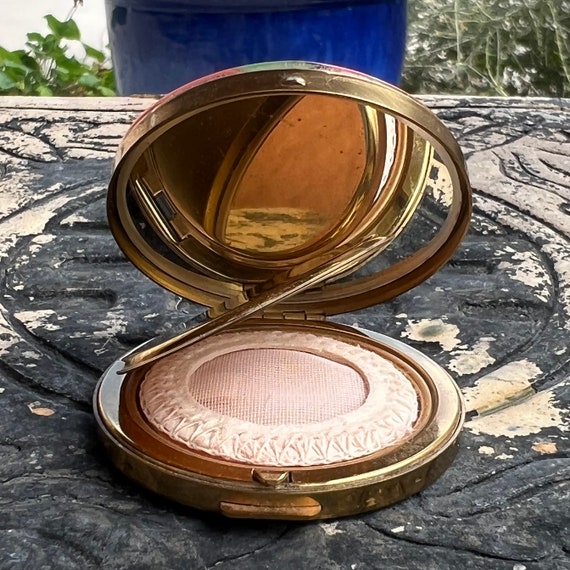 Lovely Vintage Powder Compact with Floral Motif b… - image 3