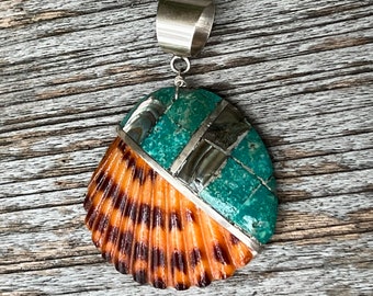 Vintage Santo Domingo / Kewa Shell Pendant