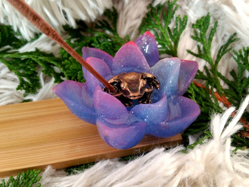 Aromatherapy Glow in the Dark Frog Lotus Water Lily Handmade Resin Art Stick Incense Burner Purple Incense Burner