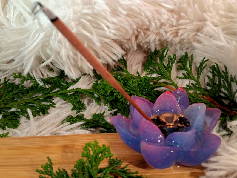 Aromatherapy Glow in the Dark Frog Lotus Water Lily Handmade Resin Art Stick Incense Burner Purple Incense Burner