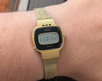 Vintage SEIKO Gold Tone Digital Quartz Watch with Original Band and New Battery.  Best fits 7” wrist or smaller.