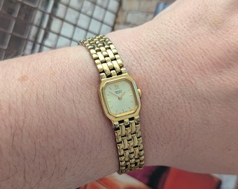 Montre à quartz vintage SEIKO dorée avec lunette octogonale et pile neuve. Convient parfaitement à un poignet de 6,5 pouces ou moins.
