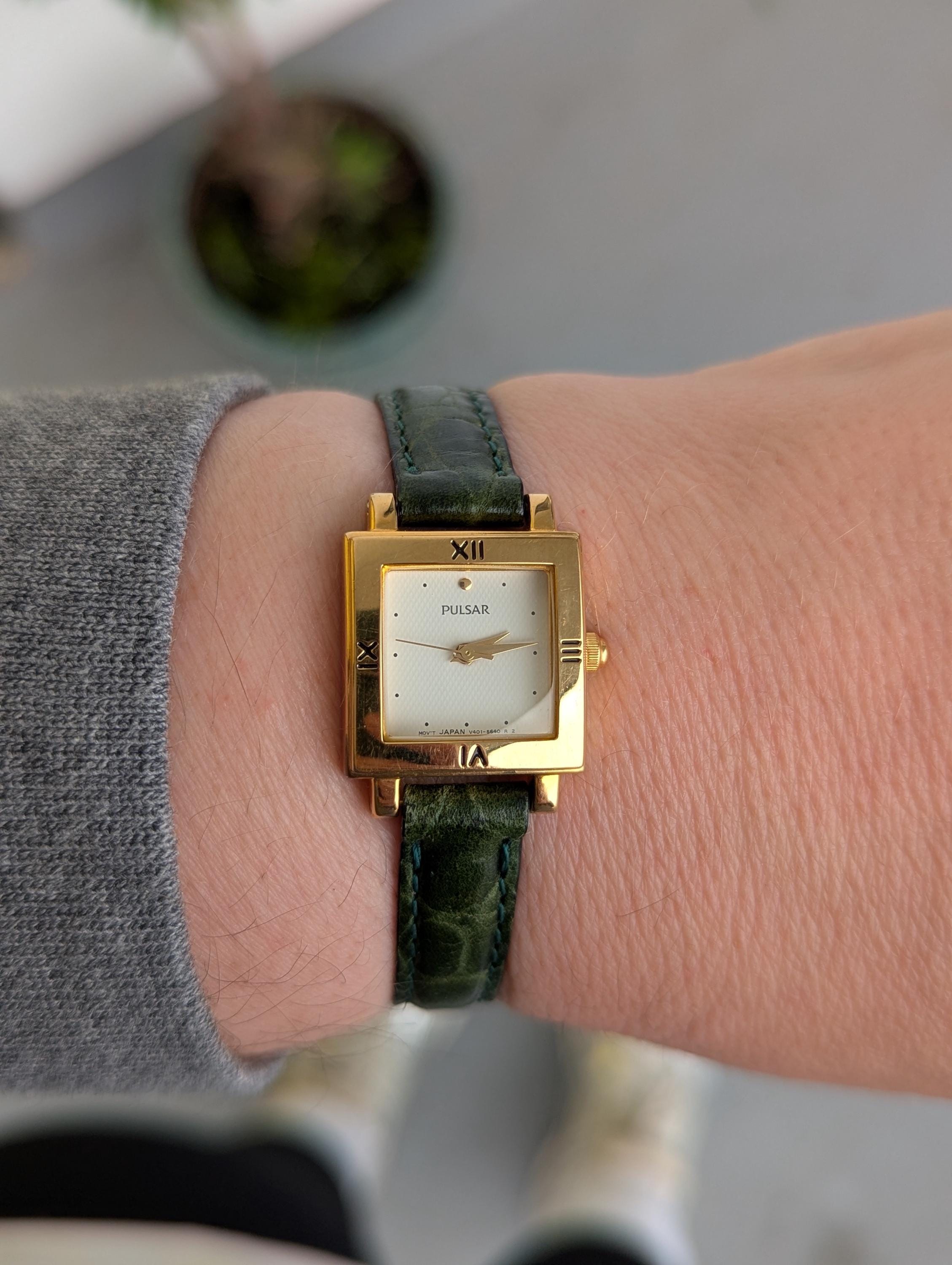 Vintage PULSAR Gold Tone Quartz Watch With Original Green  display picture 2