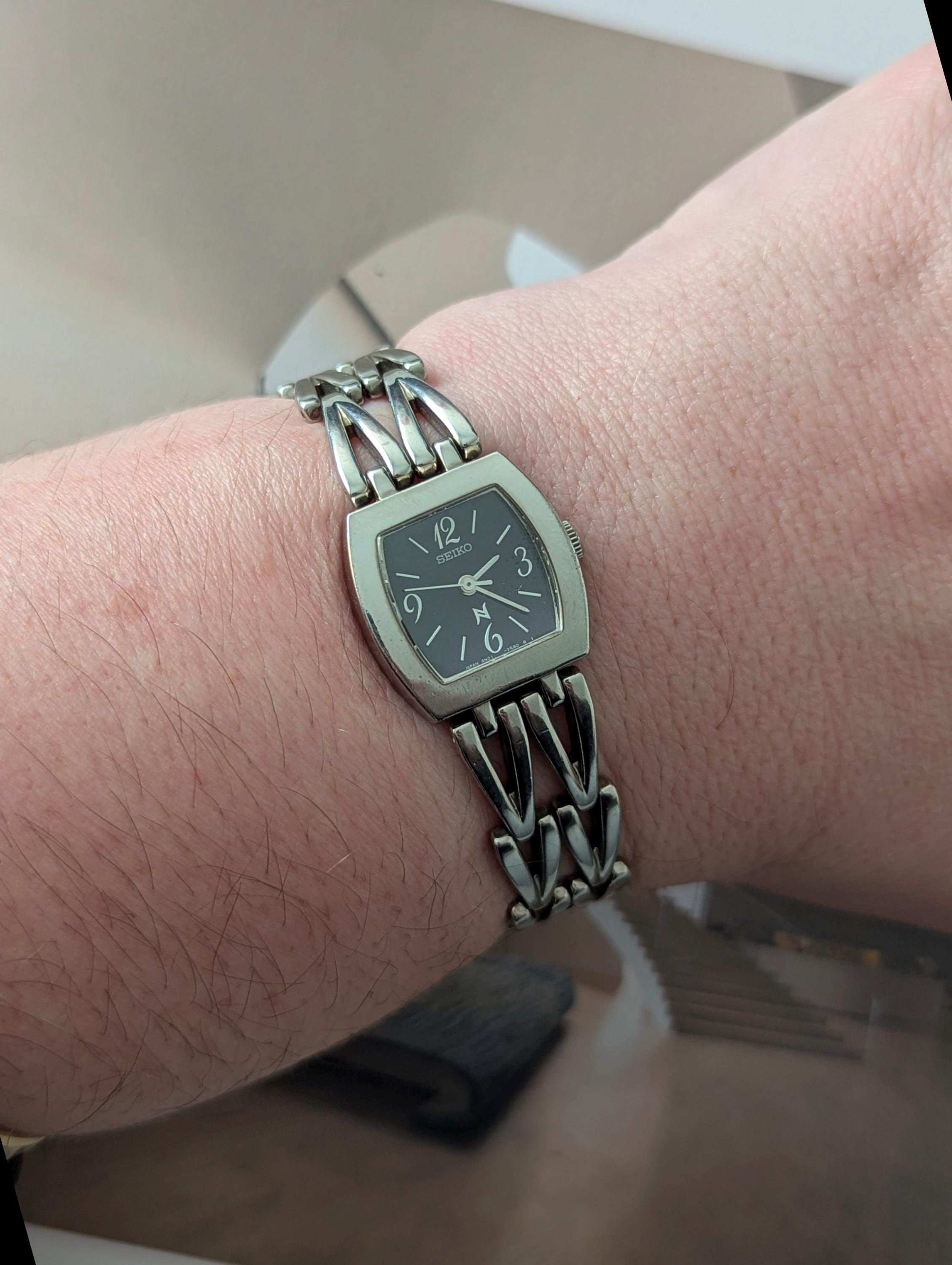 Vintage SEIKO Silver Tone Quartz Watch With Black Face 