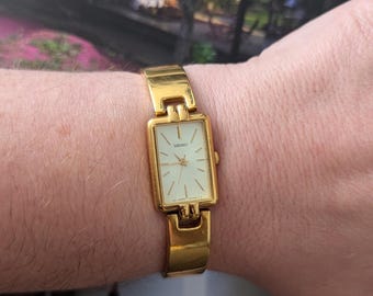 Vintage NELSONIC Gold Tone Heart Shape Digital Quartz Watch  display picture 1