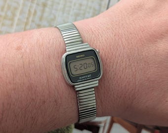 Vintage SEIKO Silver Tone Digital Quartz Watch with New Silver Band and New Battery.  Best fits 8” wrist or smaller.