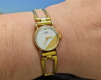 Vintage FUTURA Gold Tone Watch: Triangle Bezel, New Leather  display picture 3