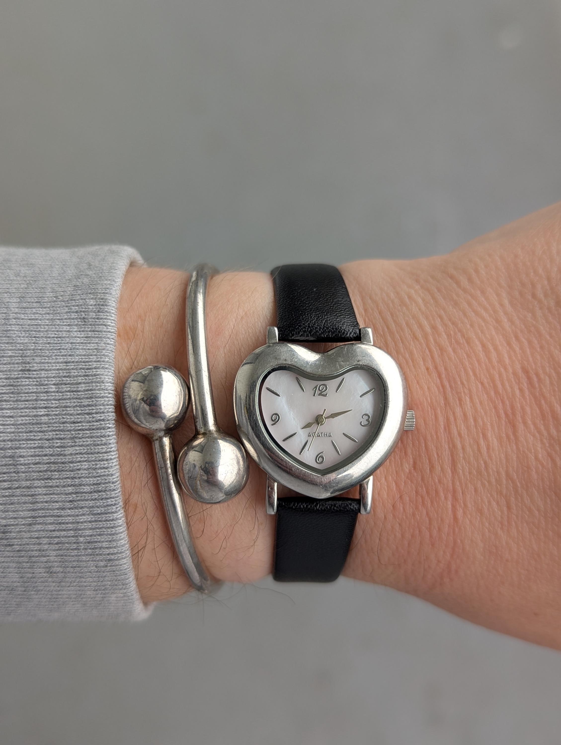 Montre Bracelet Vintage Agatha Paris - Cadran Blanc Argenté, Boîtier Acier, Bracelet Cuir Noir - Mouvement Quartz