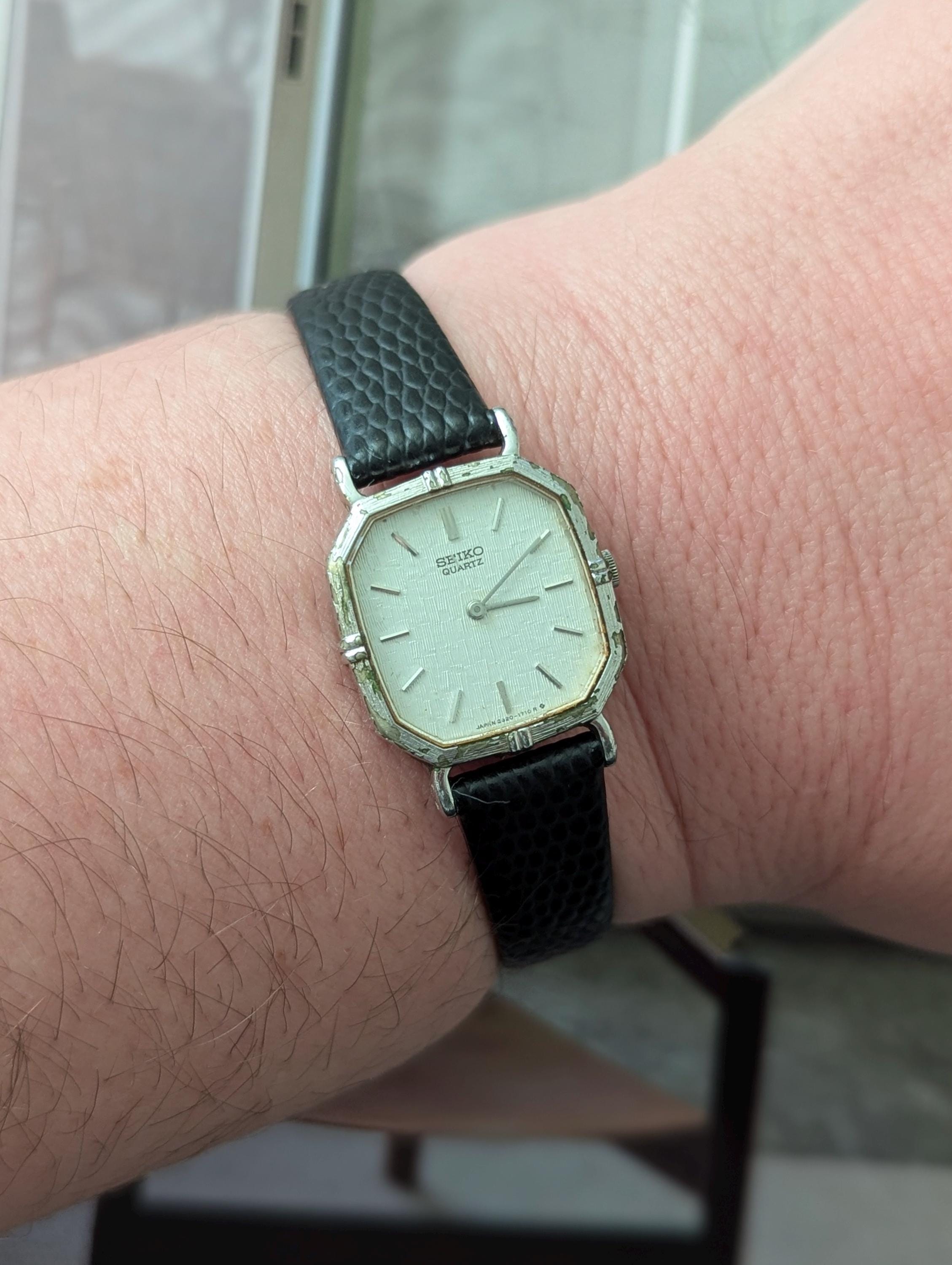 時計 80s SEIKO QUARTZ cushion square silver Vintage SEIKO Silver Tone Quartz Watch With Square Bezel, New