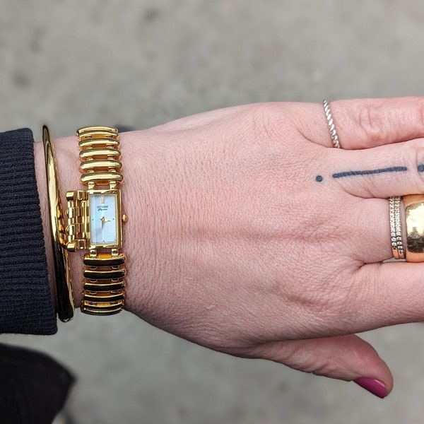 Vintage Citizen Gold Flip Open Face Watch With Hidden Pearlescent  Face and New Battery. This watch DOES NOT come with the original box.