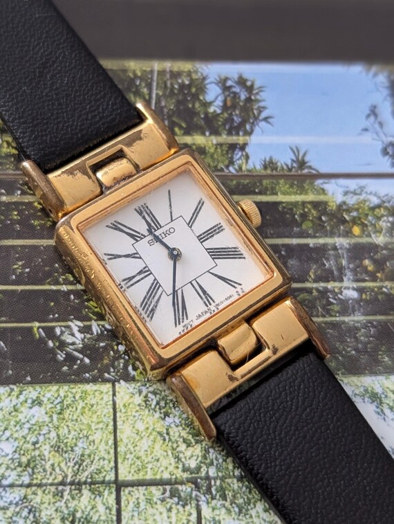 Seiko 1E20-5240 Tank Watch Gold Tone Roman Numeral Luxury Classic vintage Seiko tank quartz  main image 4