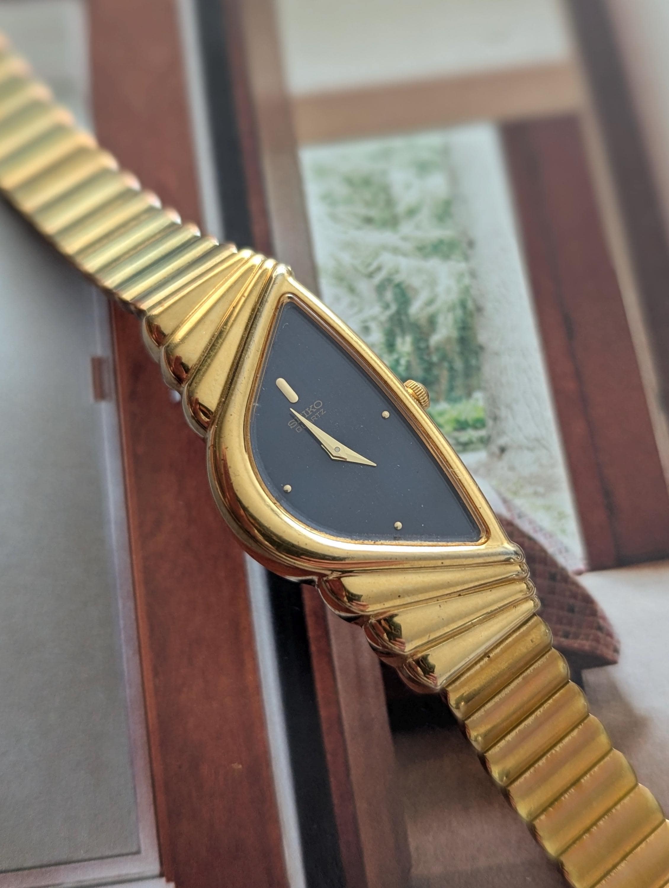 Vintage SEIKO Half Moon Gold Tone Quartz Watch Black Dial With New