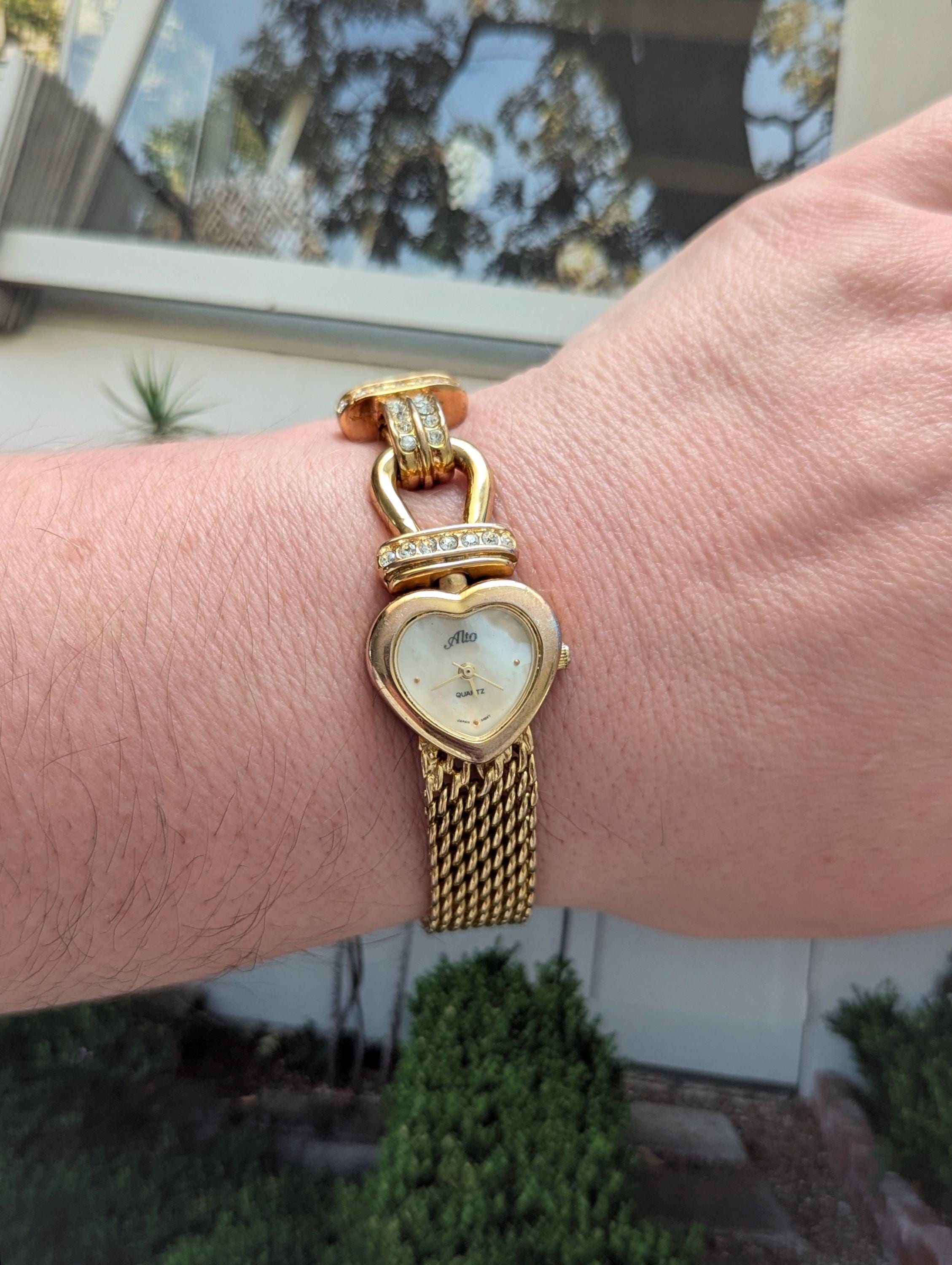 Vintage ALTO Gold Tone Quartz Watch With Heart Bezel  display picture 1