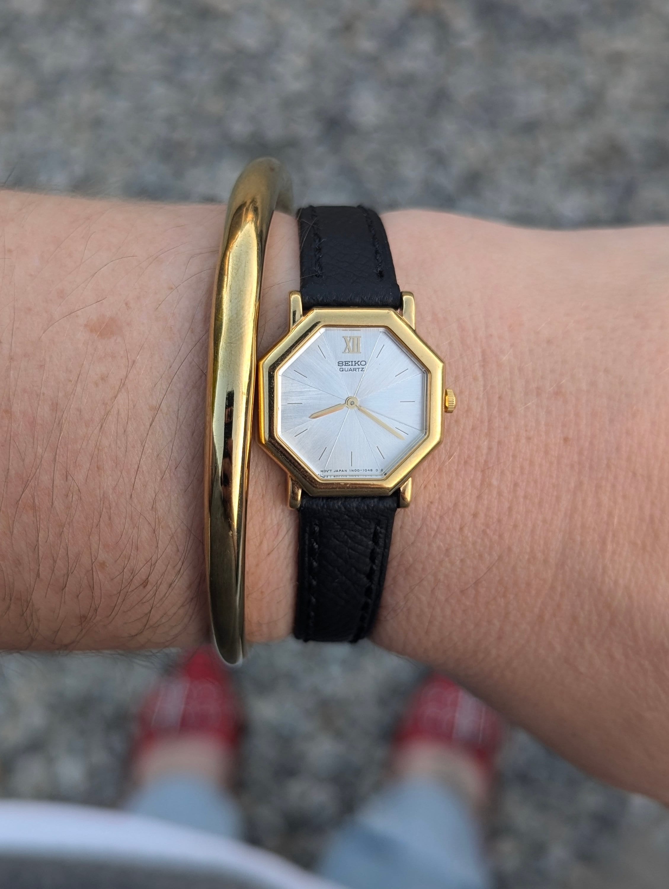 Quadrante esagonale in oro SEIKO vintage con cinturino in pelle