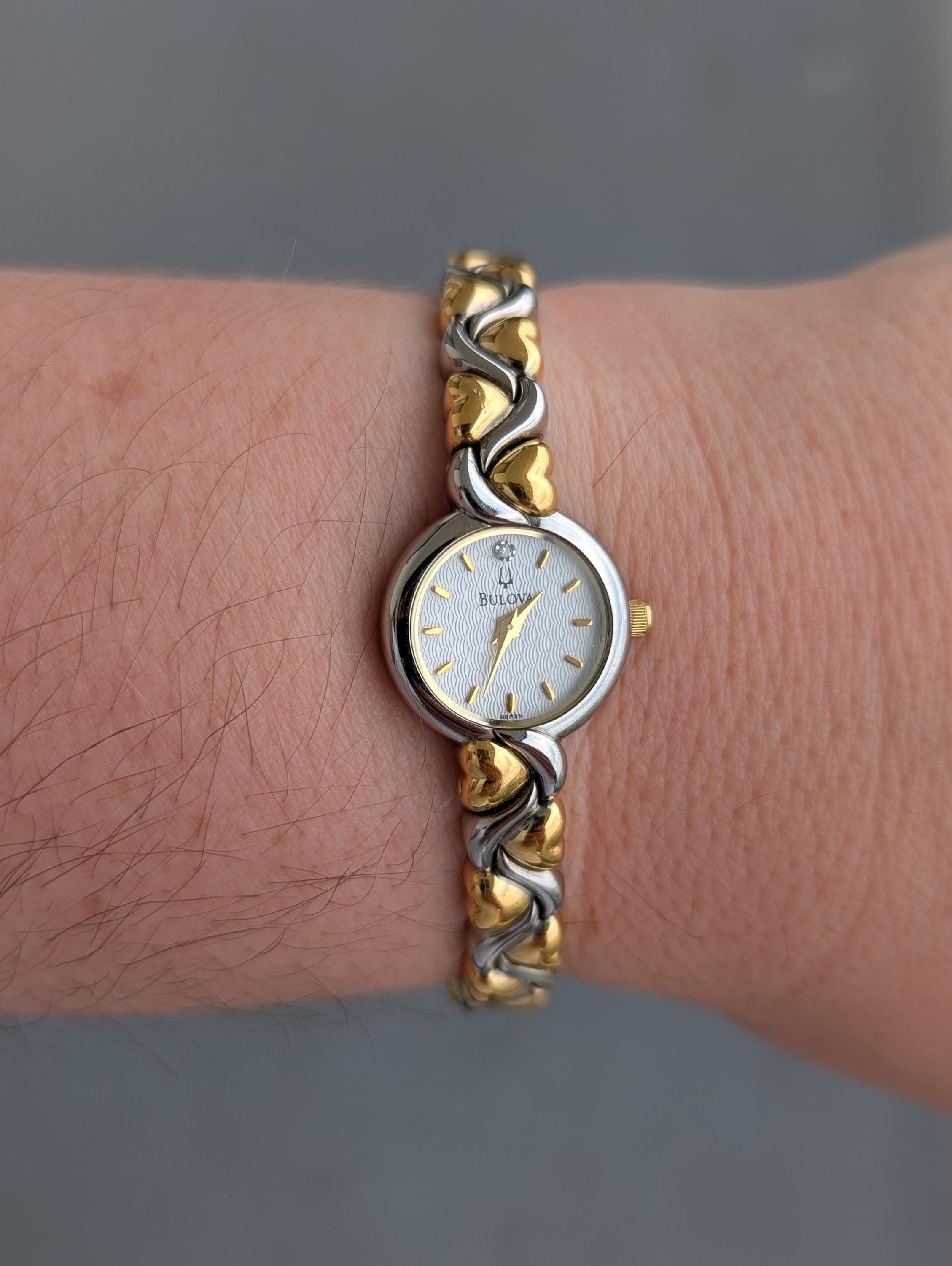Vintage BULOVA Two Tone Quartz Watch With Pearlescent Face  display picture 1