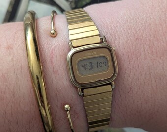 SEIKO Vintage Gold Tone Digital Quartz Watch with Original Band Womens Watch Vintage SEIKO Gold Tone Digital Quartz Watch With Original  main image 2