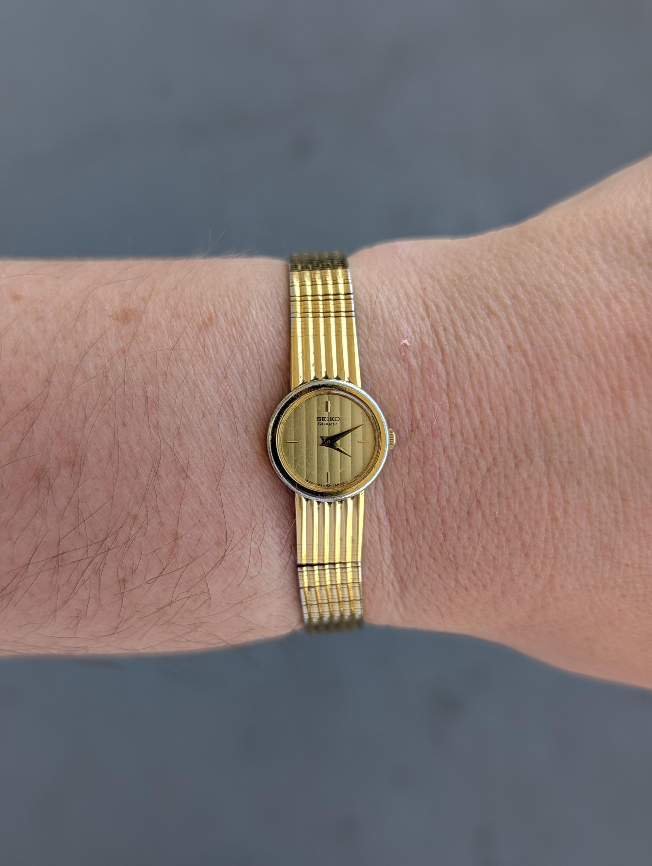 SEIKO TYPE II クォーツ腕時計　ピンク文字盤　電池新品　ビンテージ SEIKO TYPE II クォーツ腕時計 ピンク文字盤 電池新品