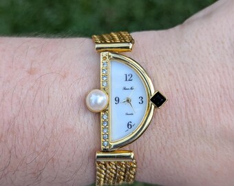 Vintage Bulova Two-tone Quartz Watch: Pearlescent Face  display picture 3
