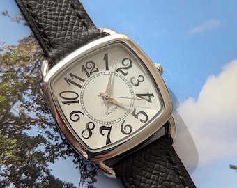 Vintage Silberfarbene Panzeruhr: Neues Schwarzes Lederband