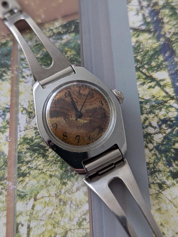 BROKEN Vintage TIMEX Silver Tone Quartz Watch With Brown  display picture 2