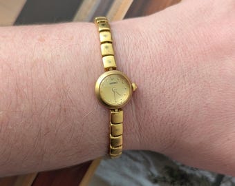 Vintage SEIKO Gold Tone Quartz Watch With Gold Face and New Battery. Best Fits 6.5” wrist or smaller