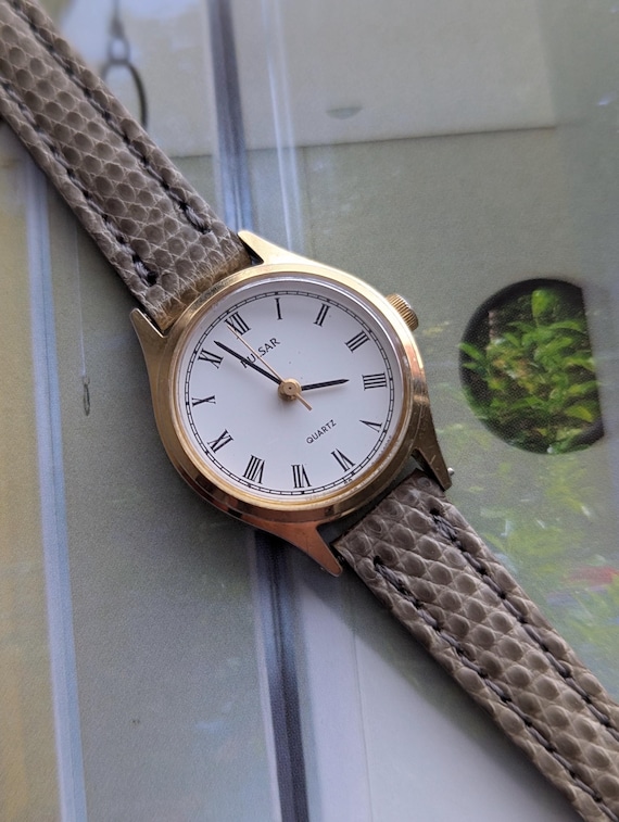 BROKEN Vintage PULSAR Gold Tone Quartz Watch With Round  display picture 2