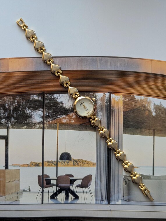 Vintage LE BARON Gold Tone Quartz Watch With Pearlescent  display picture 1