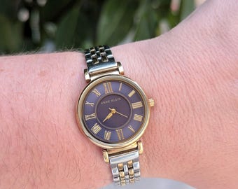Reloj vintage Anne Klein de dos tonos: esfera azul y bisel redondo
