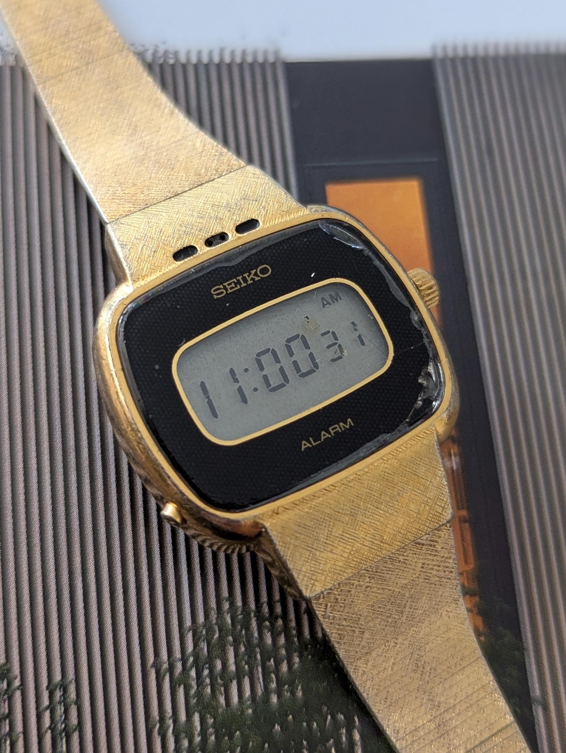 Vintage SEIKO Gold Tone Digital Quartz Watch With Original  display picture 1