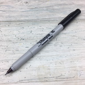 Añadir a su pedido: Sharpies ultra fino punto para firmas, MeganHStudio imagen 4