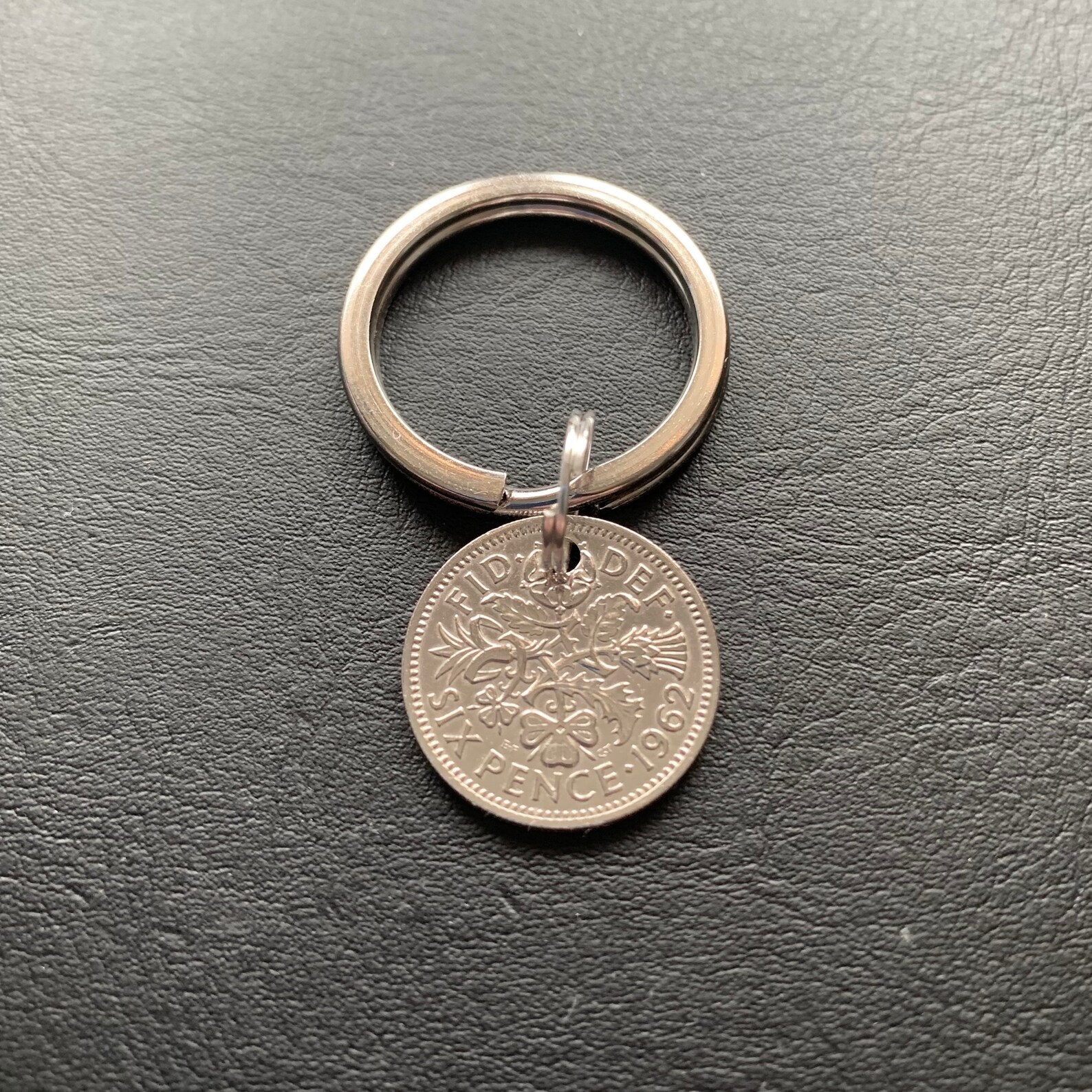 Colgante Con Moneda De Seis Peniques De 1957 - Cadena De Plata De Ley De 18 Pulgadas - Regalo Para 60º Cumpleaños O Aniversario