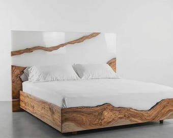 Nussbaumholz Bettrahmen mit Kopfteil, Live Edge gefüllt mit weißem Epoxidharz Vollbett, Bio Schlafzimmermöbel