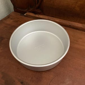 Vintage Aluminum Baking Pan, 6" Round. Wilton 1970s