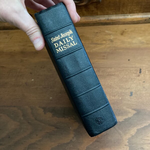Vintage St Joseph Daily Missal, 1961 Confraternity. TLM Catholic. Fair/Good Condition. Nice Clear Print!