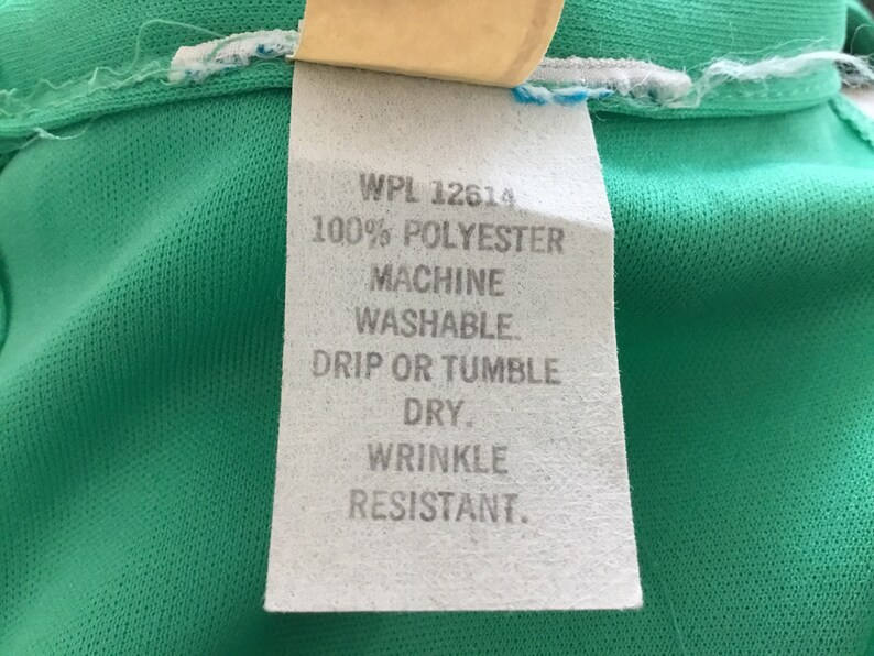 May include: White care label with the text "WPL 12614 100% POLYESTER MACHINE WASHABLE. DRIP OR TUMBLE DRY. WRINKLE RESISTANT."