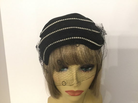 1950-60’s black hat with netting and rhinestones,… - image 7