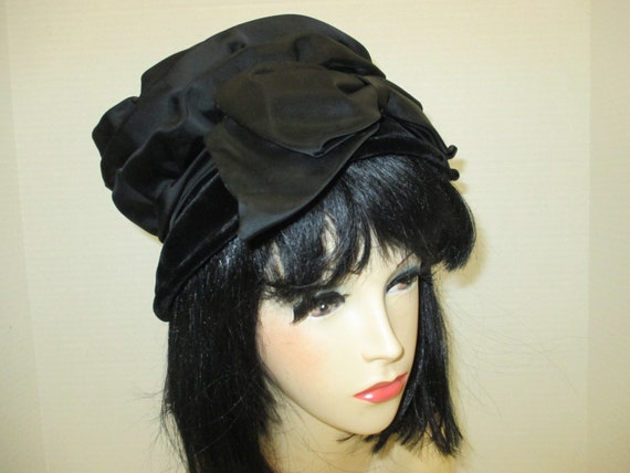 1960s black velvet hat, 60s hat, Midcentury hat, c