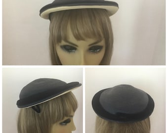 1940-50’s navy blue hat, blue and cream hat, ladies vintage blue hat, midcentury blue hat, 1940s hats, 1950s hats
