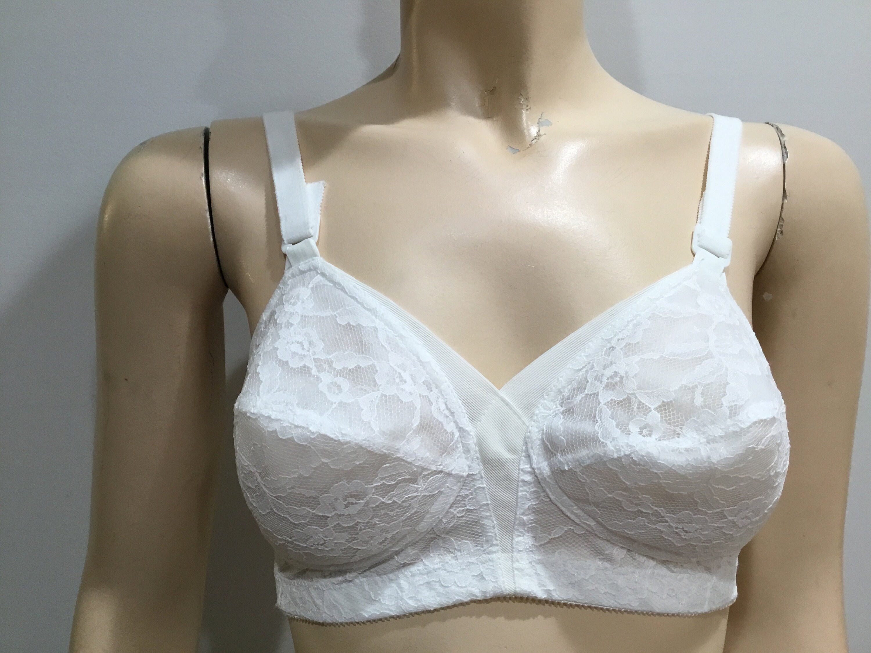 34 B-1960s Bra, Dead Stock, Sears Foundations 34B, Midcentury Pointy Bra,  Pin up Bra, White Lace Pointy Bra, Model 42044 Sears Bra 