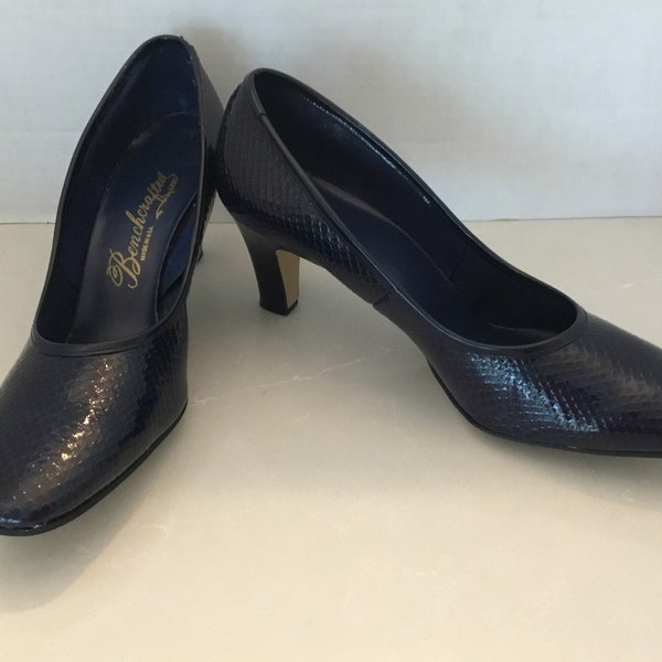 1970’s Vintage pumps/heels, Benchcraft Navy blue patent heels, size 9 M ladies vintage shoes, Midcentury women’s shoes, shoes