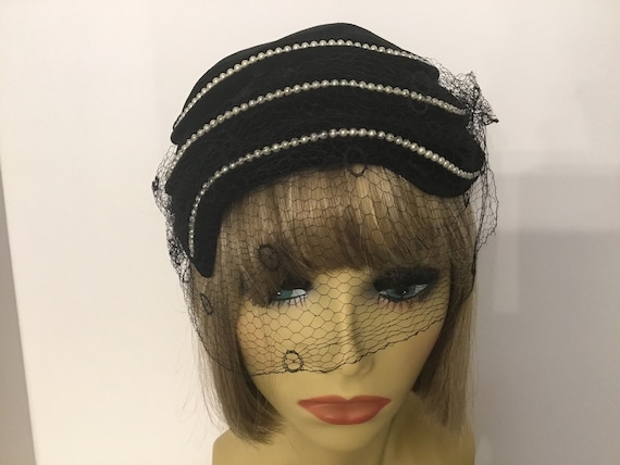 1950-60’s black hat with netting and rhinestones,… - image 6